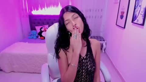 Mia online show from November 28, 8:22 pm