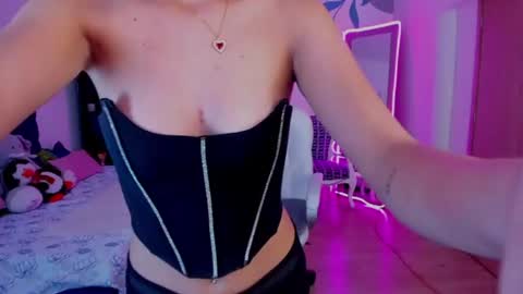 Mia online show from June 13, 8:51 pm