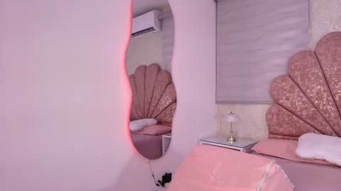 Mia  online show from June 24, 3:05 am