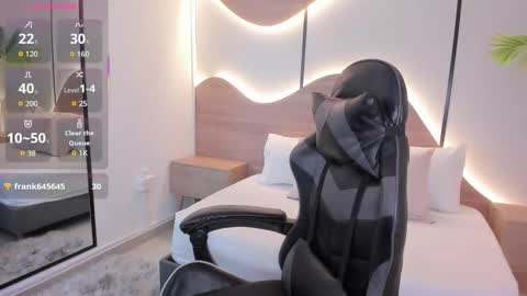 M I A  online show from November 29, 2:58 am