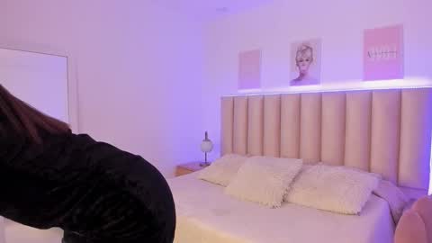 mia_corner online show from September 14, 4:39 pm