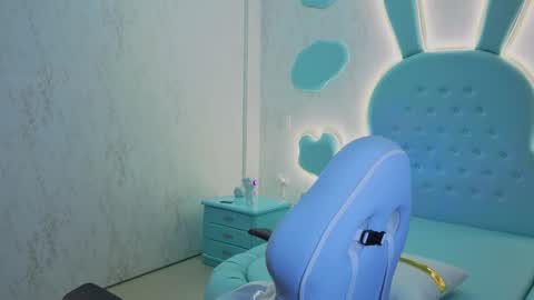 Mia Cuttee online show from October 31, 3:29 am