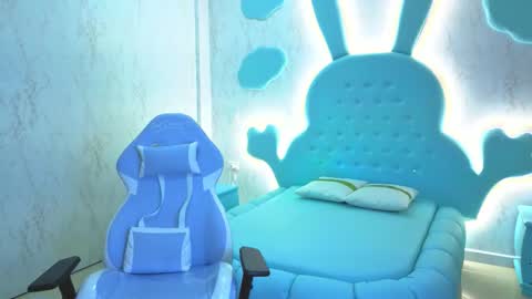 Mia Cuttee online show from November 6, 4:02 am