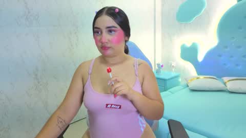 Mia Cuttee online show from November 11, 4:01 am