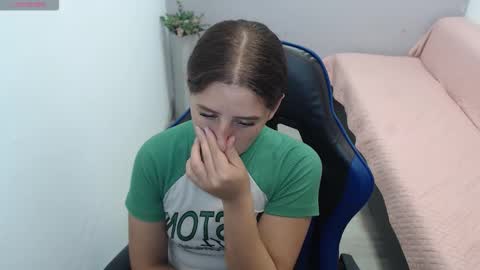 Mia online show from February 18, 1:51 pm