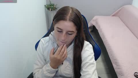 Mia online show from February 25, 1:54 pm