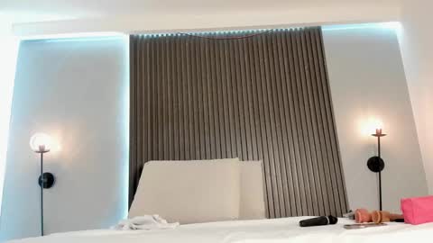 Mia Dollce online show from February 22, 11:20 am