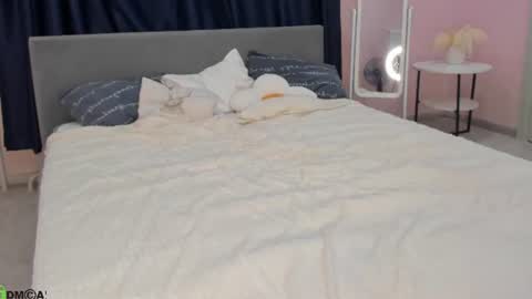 Mia online show from June 25, 5:12 am