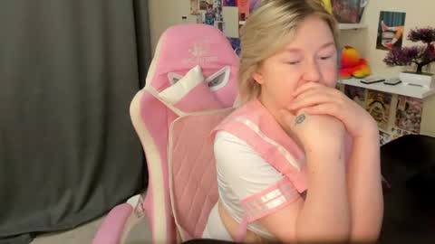 Mia online show from July 1, 2:57 am