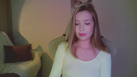 Mia online show from April 24, 7:16 pm