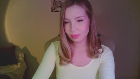 Mia online show from April 28, 9:42 pm