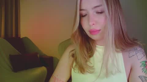 Mia online show from May 19, 10:16 pm