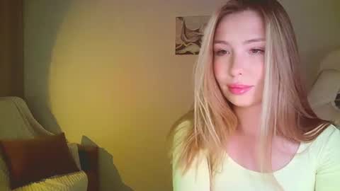 Snapshot of mia_fleur_ chatting on July 17, 10:25 pm Mia online show from July 17, 10:25 pm