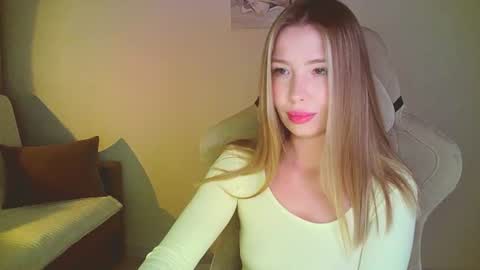 Snapshot of mia_fleur_ chatting on July 20, 10:45 pm Mia online show from July 20, 10:45 pm
