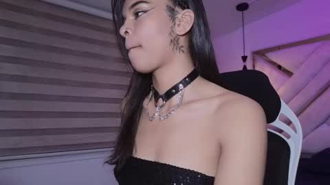 Mia online show from February 12, 3:01 am