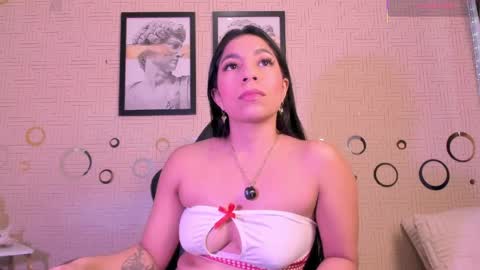 Mia online show from June 3, 2:33 pm