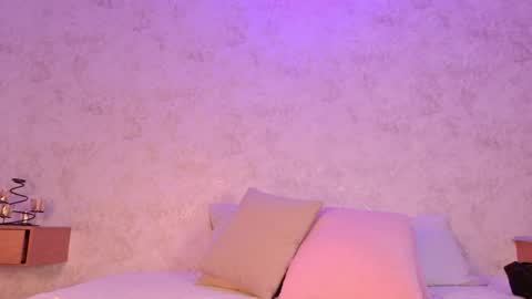 mia_hill1_ online show from May 24, 8:03 pm