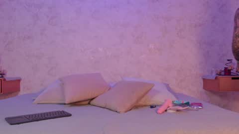 mia_hill1_ online show from June 28, 8:04 pm