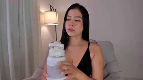 MIA LOVE   online show from March 24, 10:04 pm