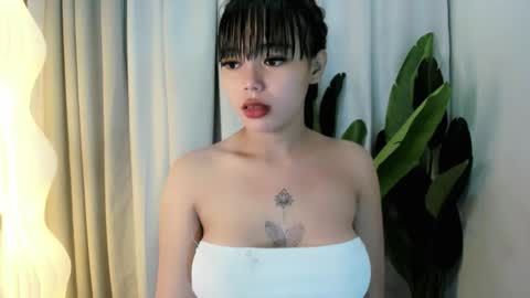 M I A online show from April 10, 10:09 am