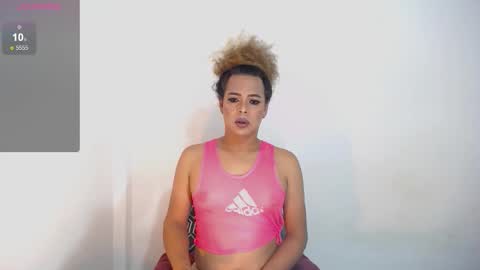 Snapshot of mia_luxce29 chatting on January 7, 3:31 am ---Mia--- online show from January 7, 3:31 am