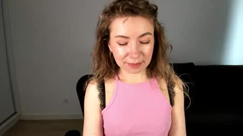 Mia online show from April 14, 1:50 pm