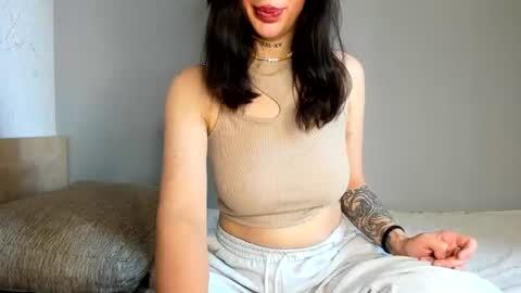 Mia online show from June 17, 8:50 am
