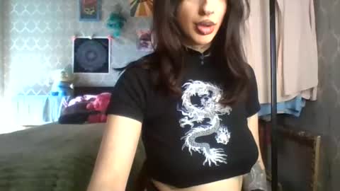 Mia online show from June 24, 12:04 pm