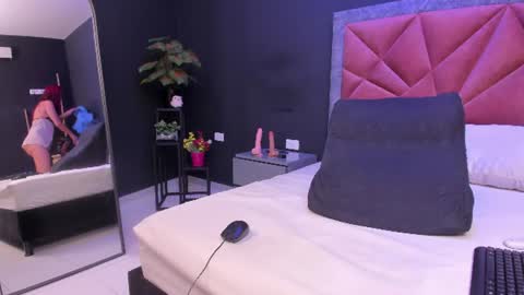 Snapshot of mia_milff chatting on June 26, 6:45 pm MIA online show from June 26, 6:45 pm