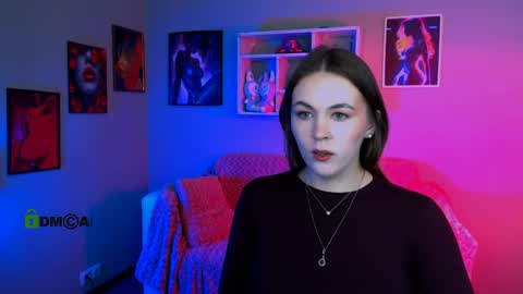 mia online show from April 10, 12:10 pm