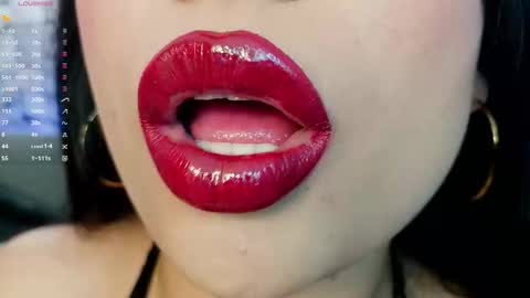 Mia online show from December 1, 11:10 pm