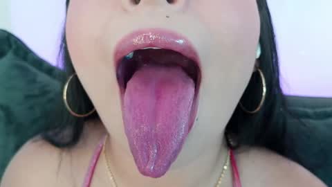 Mia online show from May 17, 10:39 pm