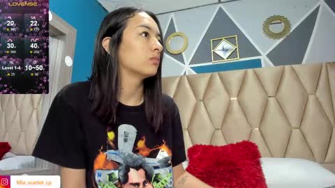 MIA HOT online show from May 2, 12:10 pm