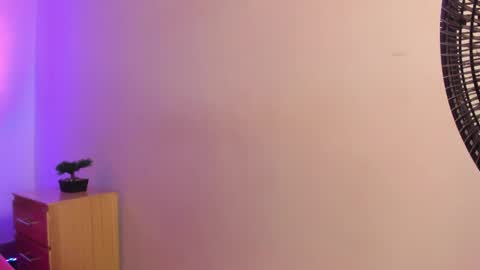 mia_sweetie1 online show from May 29, 8:18 pm
