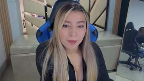 Snapshot of mia_vip_a chatting on July 9, 4:11 pm Mia online show from July 9, 4:11 pm