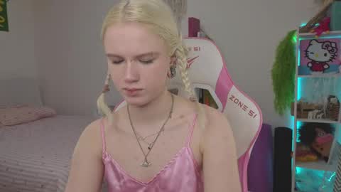 Mia online show from April 17, 3:31 am