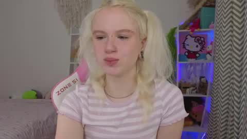 Mia online show from April 19, 3:28 am