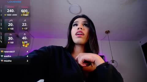 Snapshot of mia_yourhottie chatting on December 4, 5:27 am Mia online show from December 4, 5:27 am