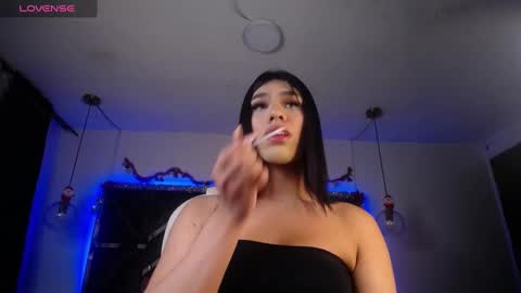 Snapshot of mia_yourhottie chatting on December 15, 5:34 am Mia online show from December 15, 5:34 am