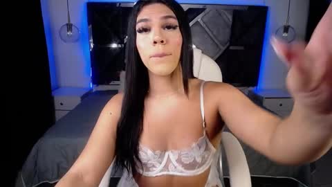 Snapshot of mia_yourhottie chatting on January 24, 2:07 am Mia online show from January 24, 2:07 am