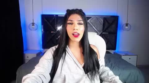 Snapshot of mia_yourhottie chatting on January 30, 2:06 am Mia online show from January 30, 2:06 am