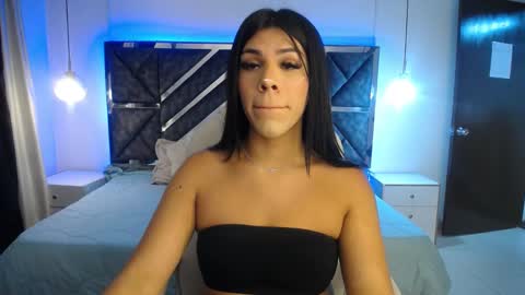 Snapshot of mia_yourhottie chatting on February 19, 2:01 am Mia online show from February 19, 2:01 am