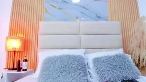 Mia online show from July 11, 11:46 am