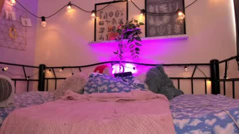 Miaa online show from April 14, 6:47 pm