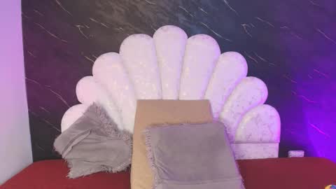 Mia online show from March 27, 12:05 pm