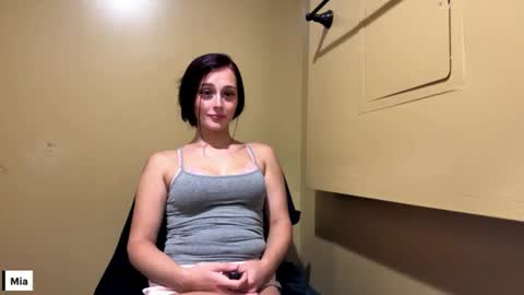 Snapshot of miaaellie chatting on July 15, 4:18 am miaaellie online show from July 15, 4:18 am