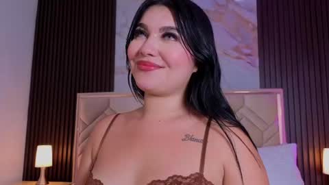 Snapshot of miaafarrel chatting on July 11, 10:11 pm Miaa Farrel online show from July 11, 10:11 pm