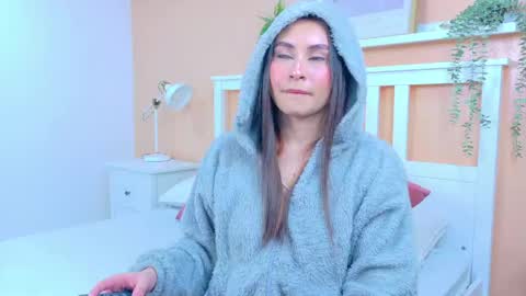 miaanderson__ online show from April 19, 12:37 pm
