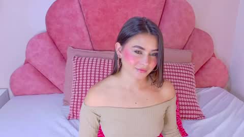 miaanderson__ online show from April 21, 11:38 am