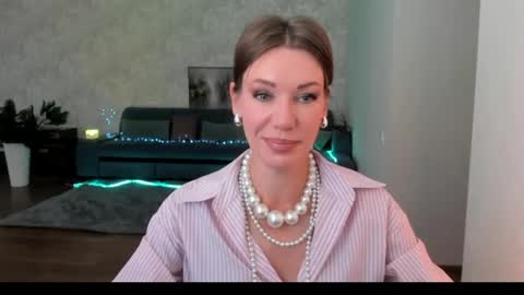 Mia online show from June 5, 4:30 am